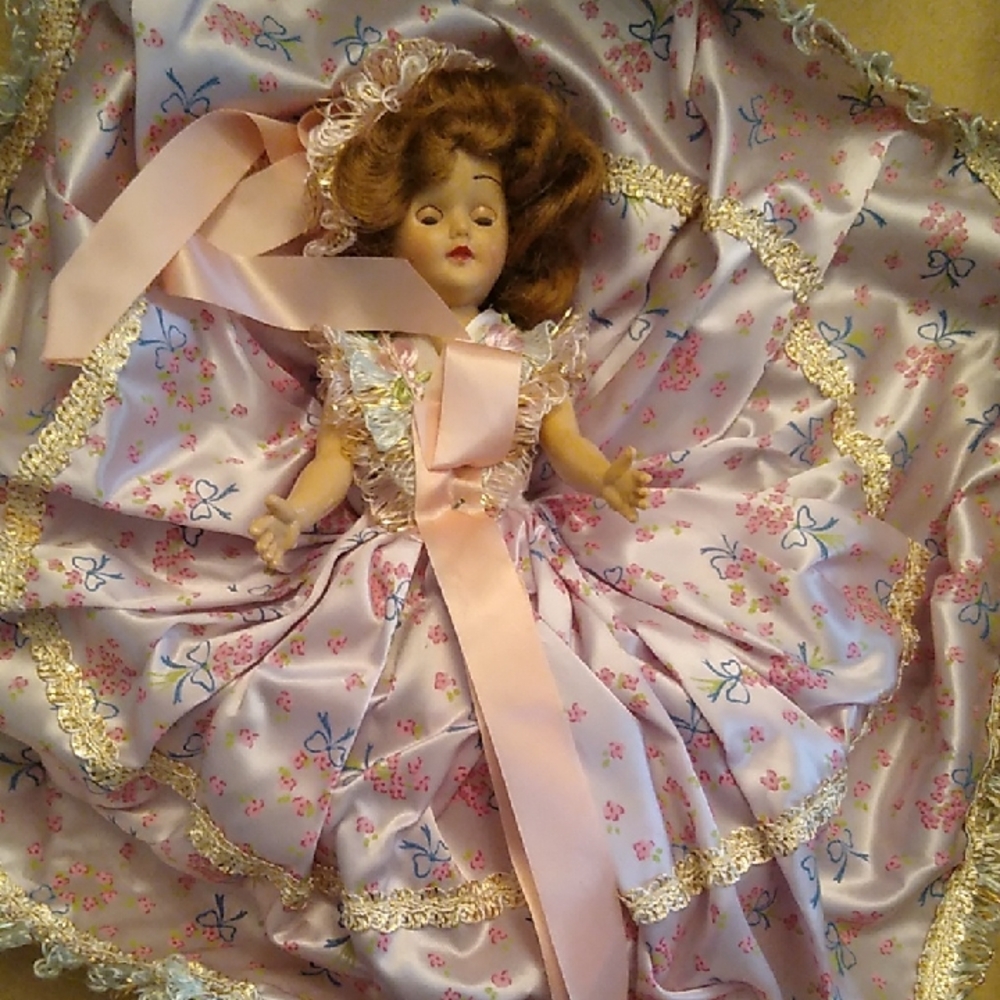 Dolls Of All Nations Dutch Pink And Gold Dress.